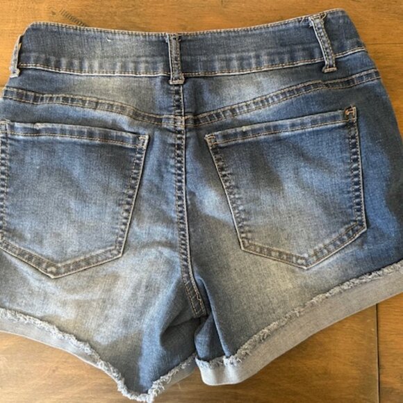 Rue 21 Cutoff Distressed Jean Short 8503 - Picture 2 of 7